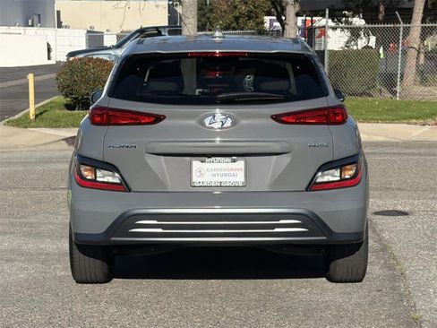 Used 2023 Hyundai Kona SE image 5