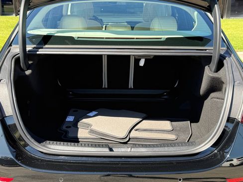 Used 2025 Mercedes-Benz E 350 4MATIC Sedan image 17