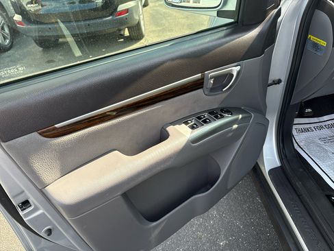 Used 2011 Hyundai Santa Fe SE image 10