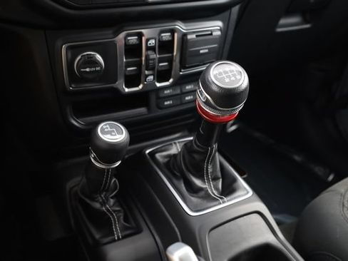 Used 2019 Jeep Wrangler Unlimited Sahara w/ Safety Group AWD/4WD image 21