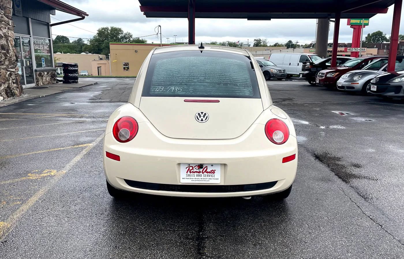 Used 2010 Volkswagen Beetle Coupe FWD image 5