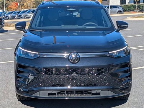 New 2026 Volkswagen Tiguan SE R-Line image 9