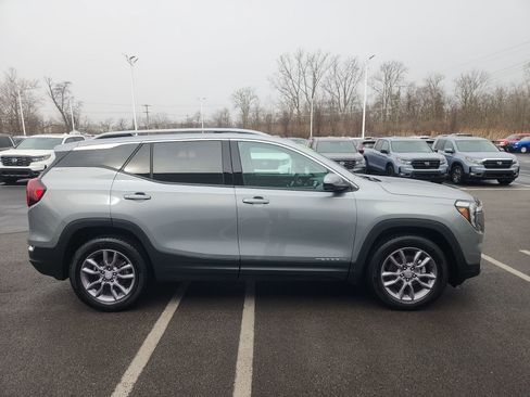 Used 2023 GMC Terrain SLT w/ Infotainment Package II image 8