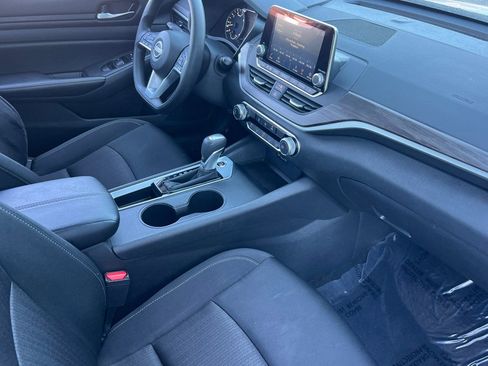 Used 2025 Nissan Altima 2.5 SV FWD image 12
