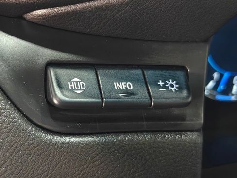 Used 2019 Cadillac Escalade Luxury AWD/4WD image 13