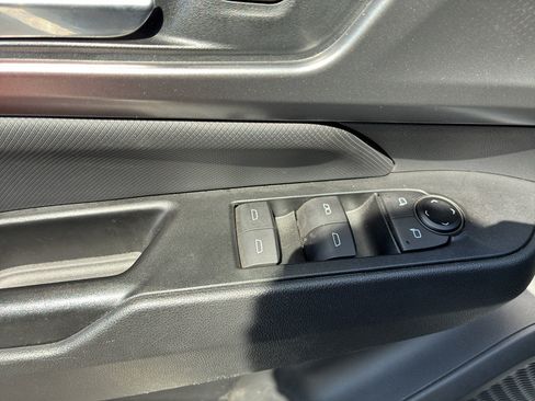 Used 2024 Chevrolet Equinox EV RS FWD image 21
