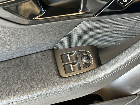 Used 2018 Jaguar F-TYPE Coupe RWD image 11