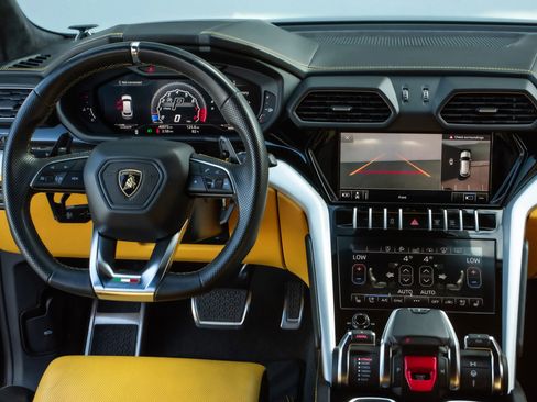 Used 2020 Lamborghini Urus image 9