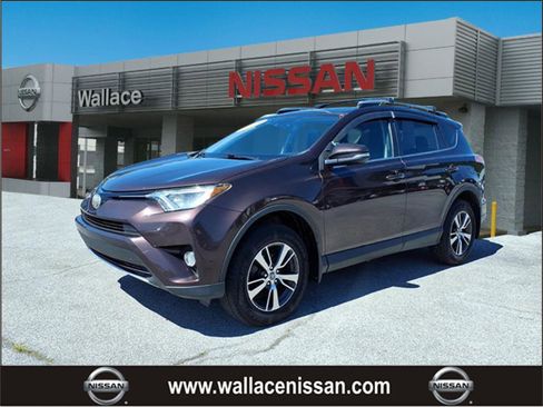 Used 2018 Toyota RAV4 XLE w/ Plus Extra Value Package AWD/4WD image 1