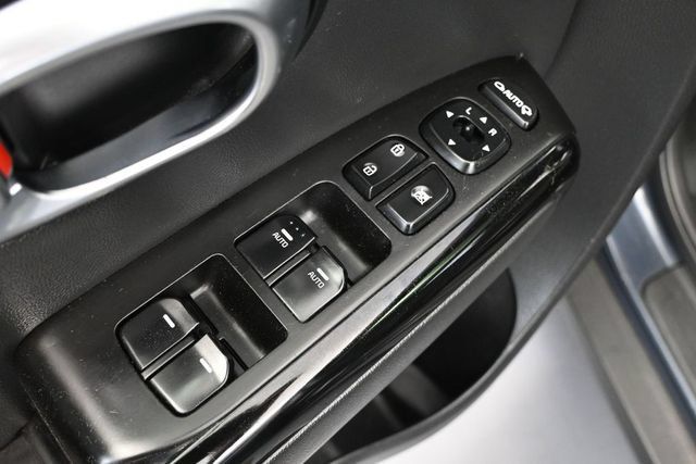Used 2014 Kia Soul ! w/ Sun & Sound Package FWD image 14