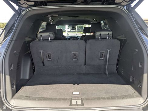Used 2023 Chevrolet Traverse LT FWD image 13