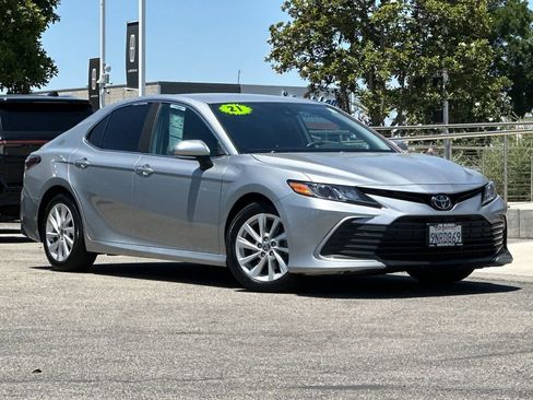 Used 2021 Toyota Camry LE w/ Convenience Package FWD image 1