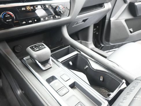 Used 2024 Nissan Pathfinder SL w/ SL Premium Package FWD image 16