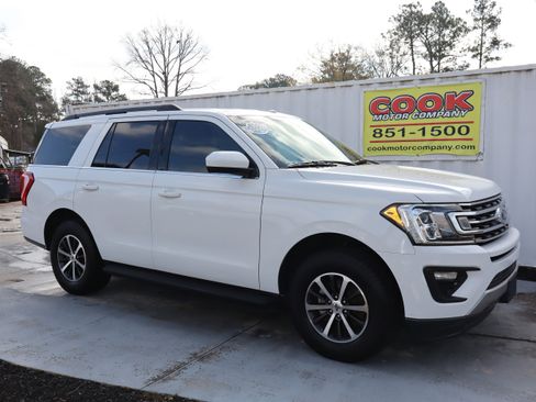 Used 2018 Ford Expedition XLT image 3