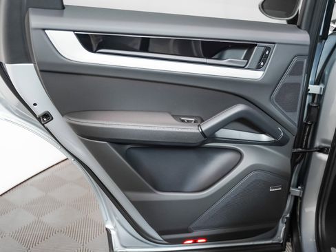 New 2026 Porsche Cayenne image 25