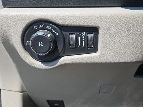 Used 2020 Chrysler Pacifica Limited image 25