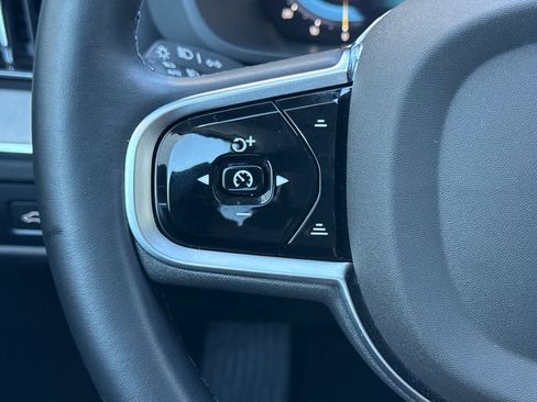 Used 2025 Volvo XC60 B5 Plus image 26