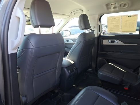 Certified 2025 Ford Explorer Active w/ Active Comfort Package image 10