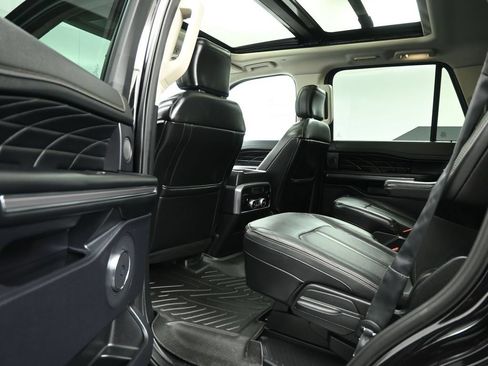 Used 2019 Ford Expedition Platinum RWD image 22
