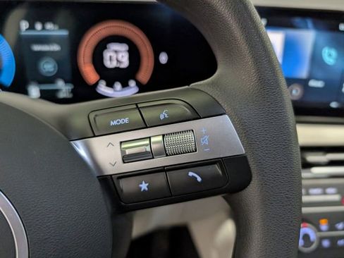 Used 2025 Hyundai Tucson SE image 17