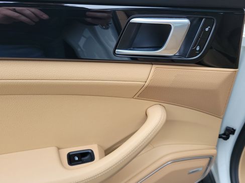 Used 2018 Porsche Panamera image 24