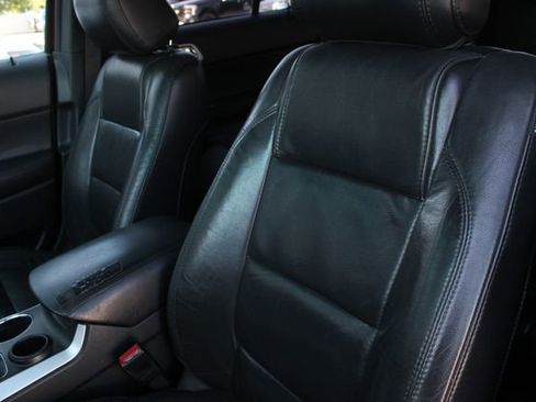 Used 2014 Ford Explorer XLT w/ Equipment Group 202A FWD image 5