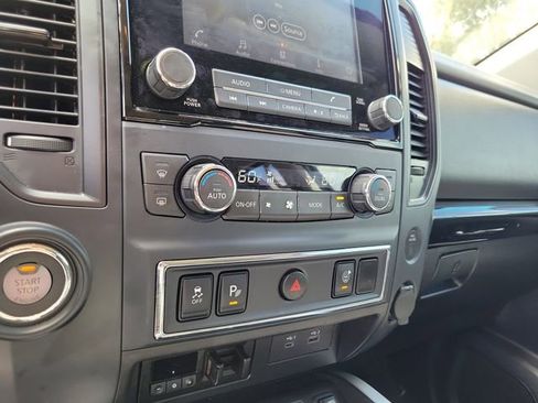 Used 2024 Nissan Titan SV w/ SV Convenience Package image 20