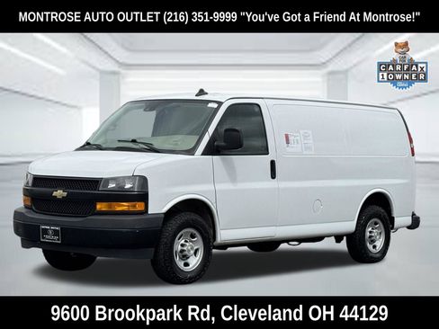 Used 2020 Chevrolet Express 3500 w/ Driver Convenience Package RWD image 7