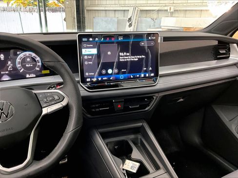 New 2026 Volkswagen Tiguan SE R-Line image 9