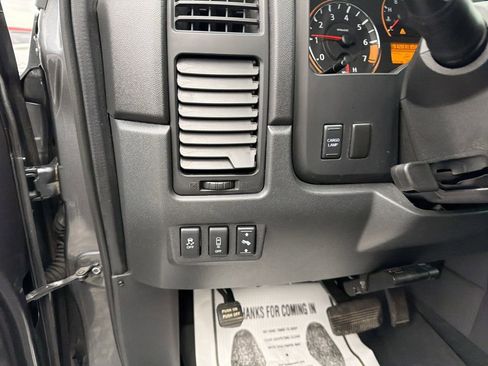 Used 2014 Nissan Titan SL w/ SL Moonroof Package image 19