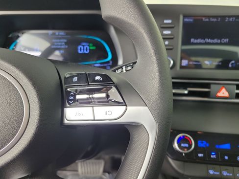 New 2025 Hyundai Elantra Blue image 21