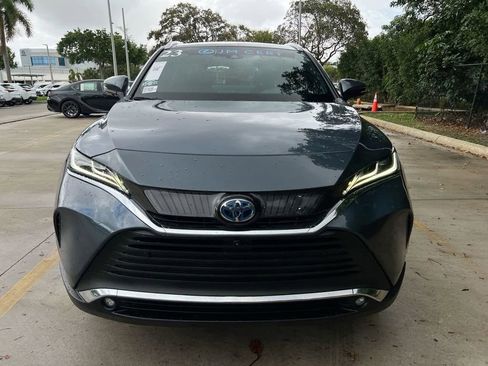 Used 2023 Toyota Venza Limited image 2