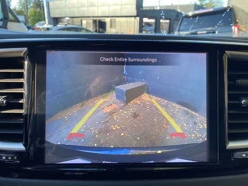 Used 2024 Chrysler Pacifica Touring-L FWD image 25