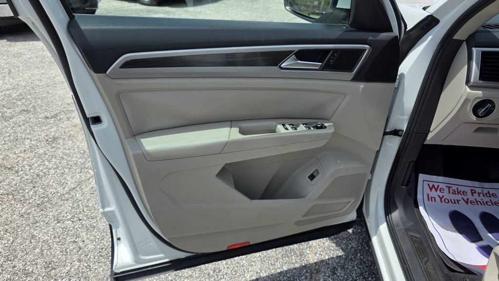 Used 2018 Volkswagen Atlas SEL FWD image 16