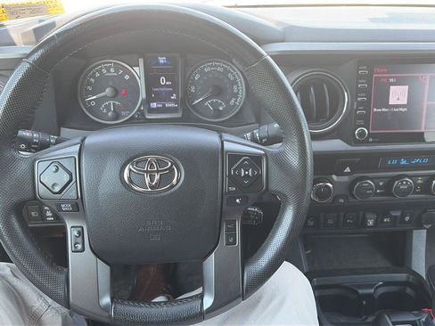 Used 2021 Toyota Tacoma TRD Off-Road w/ Technology Package AWD/4WD image 13