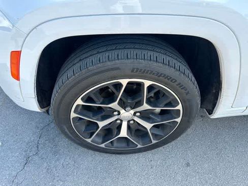 Used 2023 Jeep Grand Cherokee Summit AWD/4WD image 3