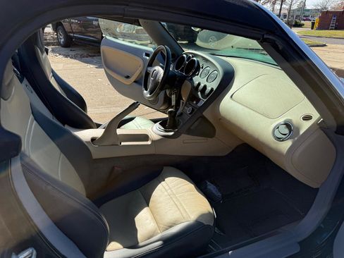 Used 2006 Pontiac Solstice Convertible w/ Premium Package RWD image 17