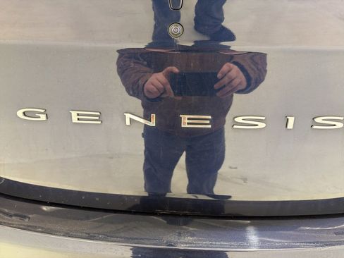 Used 2023 Genesis G70 2.0T image 29