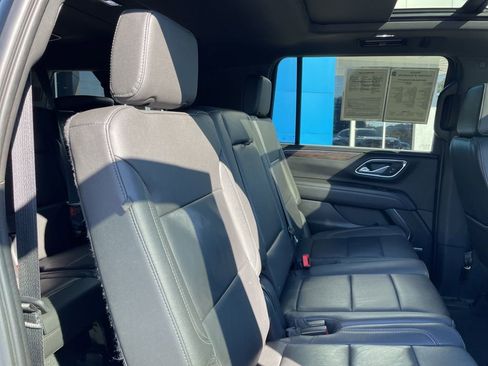 Used 2023 Chevrolet Suburban Z71 w/ Luxury Package image 35