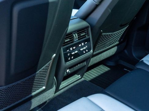 Used 2024 Porsche Cayenne S image 33