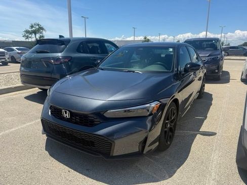 Used 2025 Honda Civic Sport image 3