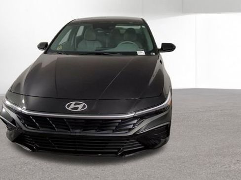 New 2026 Hyundai Elantra SE image 3