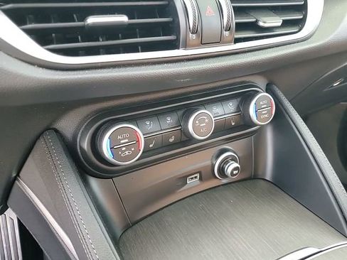 Used 2022 Alfa Romeo Stelvio Ti image 23