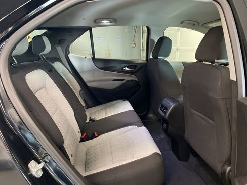Used 2022 Chevrolet Equinox LS w/ LS Convenience Package image 12