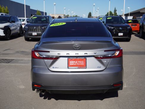 Used 2025 Toyota Camry SE w/ Convenience Package FWD image 10