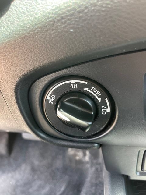 Used 2022 Nissan Frontier SV AWD/4WD image 20