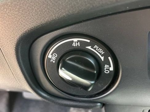 Used 2022 Nissan Frontier SV AWD/4WD image 20