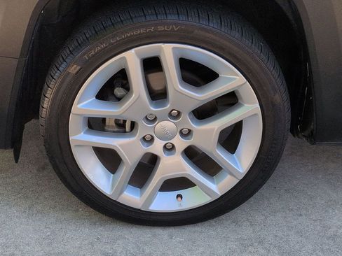 Used 2021 Jeep Renegade Latitude image 25