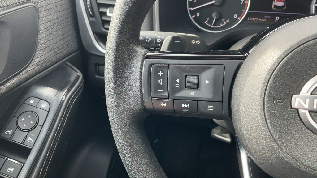 Used 2023 Nissan Rogue SV AWD/4WD image 30