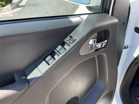 Used 2019 Nissan Frontier PRO-4X image 19